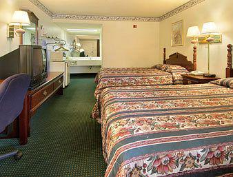 Super 8 By Wyndham Ruston Motel Room photo